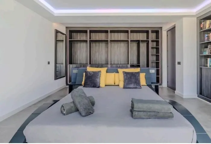 Brand New Modern Villa *