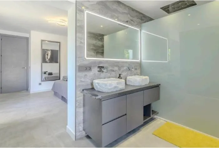 Villa Brand New Modern