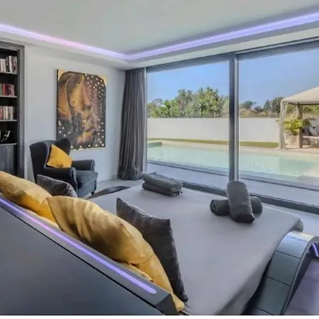 Villa Brand New Modern