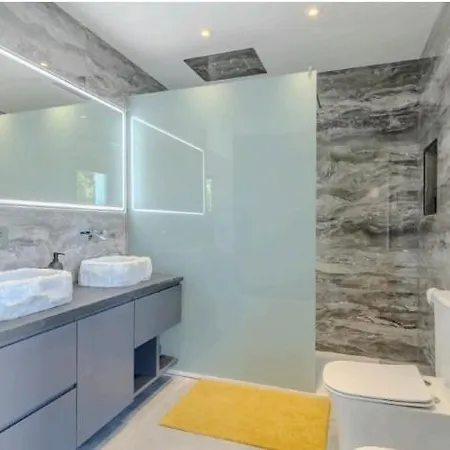 Villa Brand New Modern *