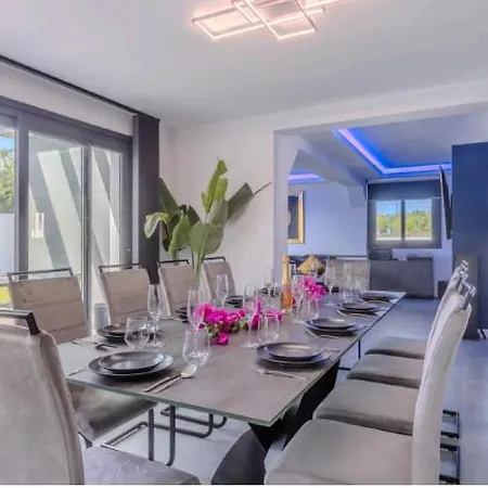 Villa Brand New Modern *