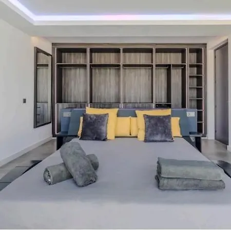 Brand New Modern Villa *