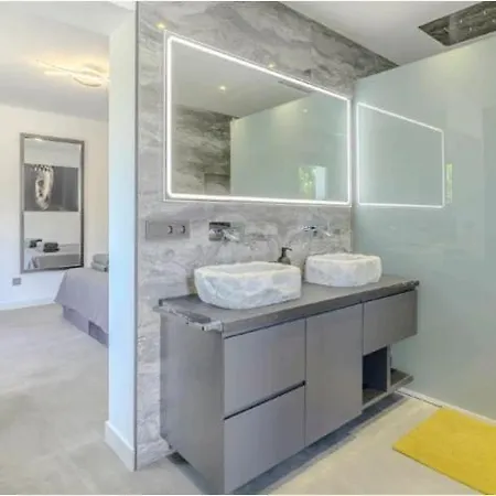 Villa Brand New Modern