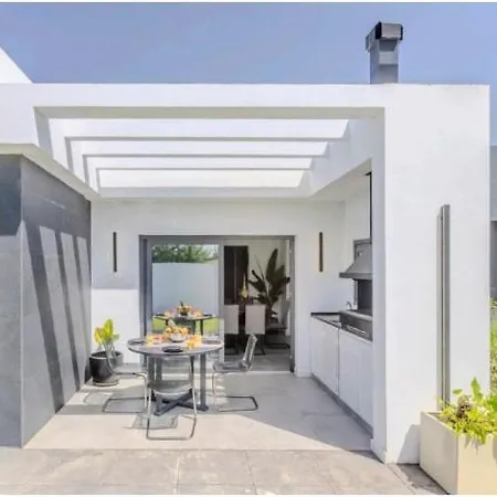 Brand New Modern וילה
